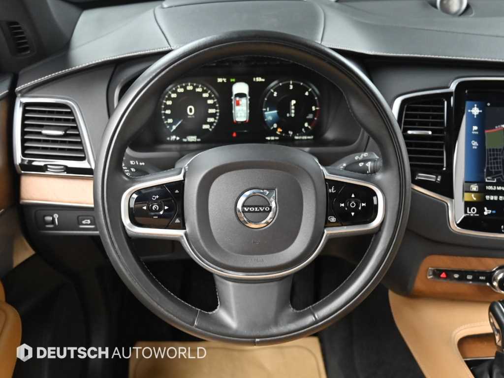 Volvo XC90 — photo 13
