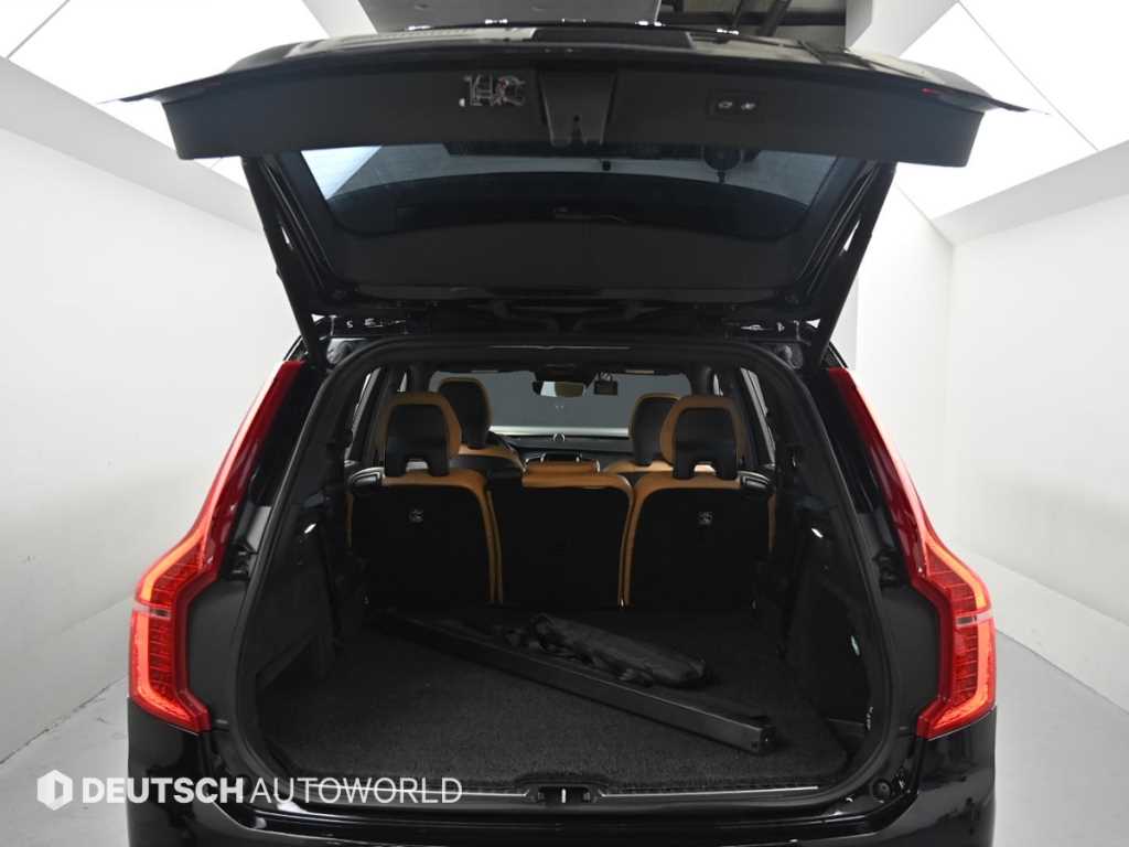 Volvo XC90 — photo 19
