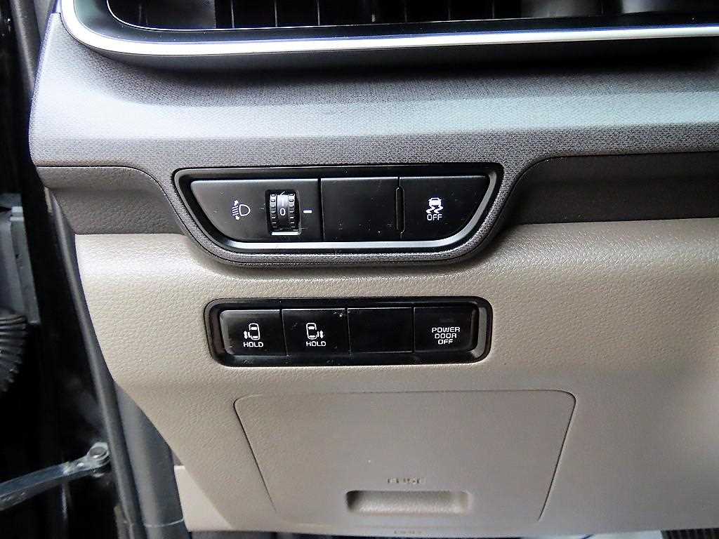 Kia Carnival — photo 13