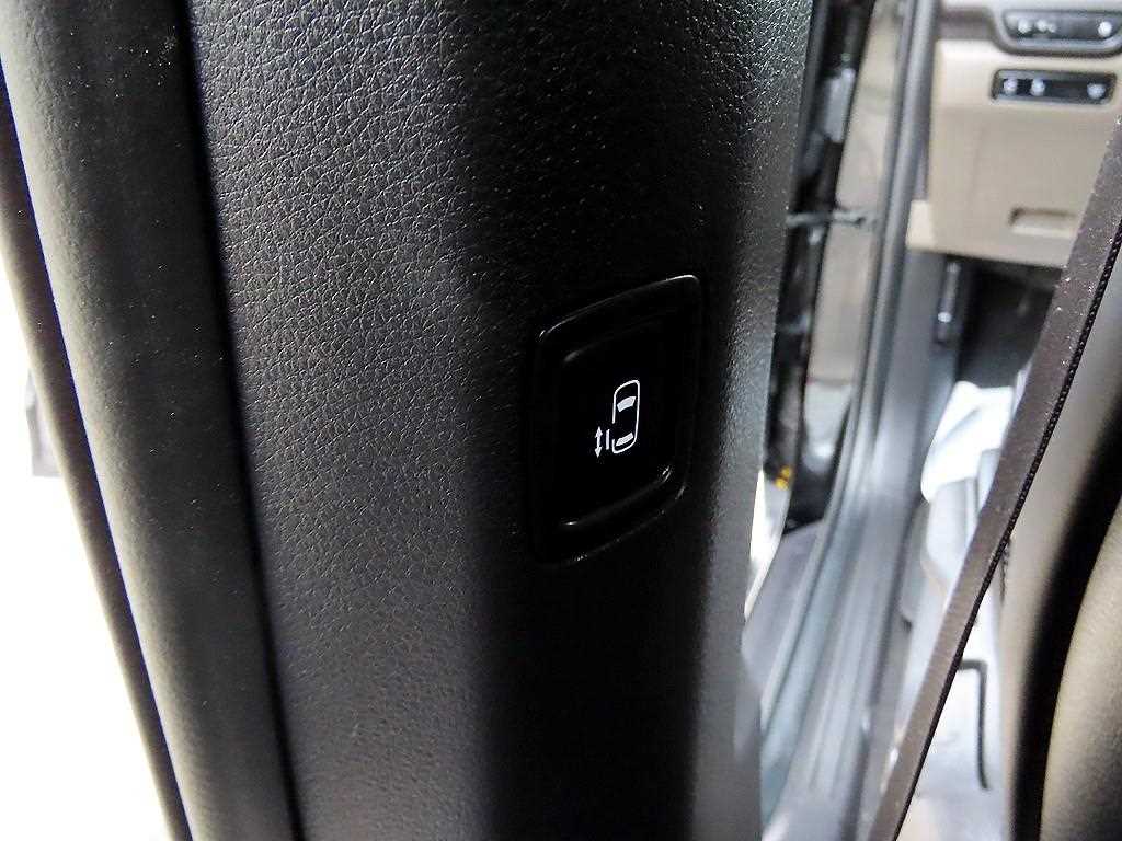Kia Carnival — photo 17