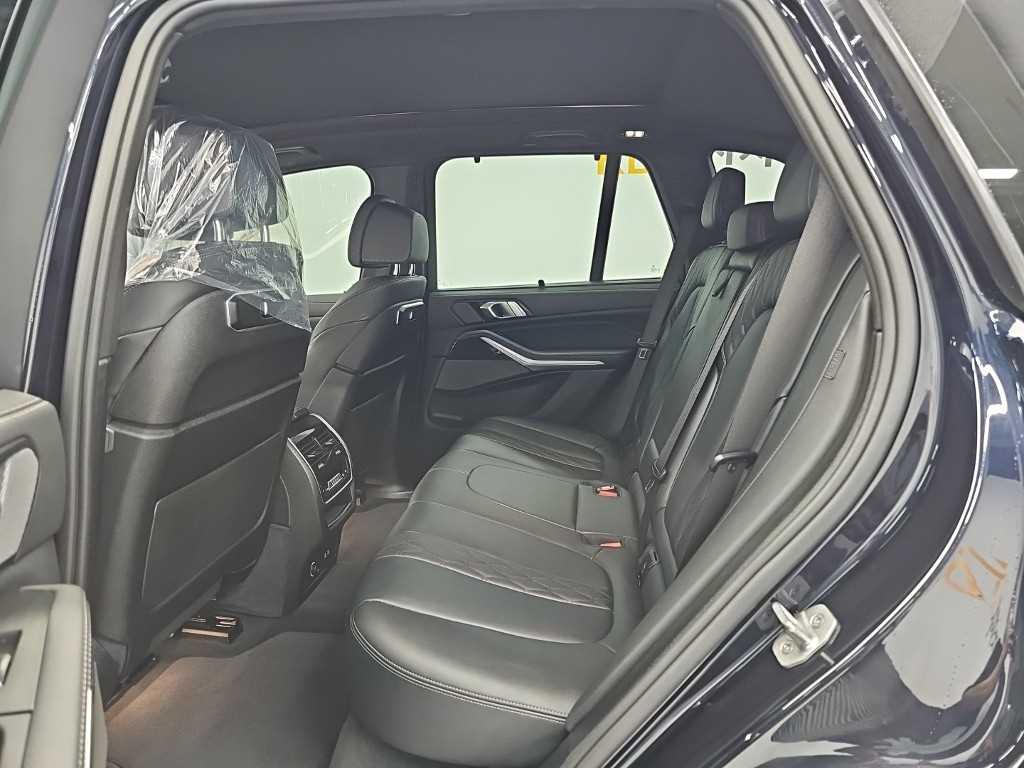 BMW X5 — photo 12