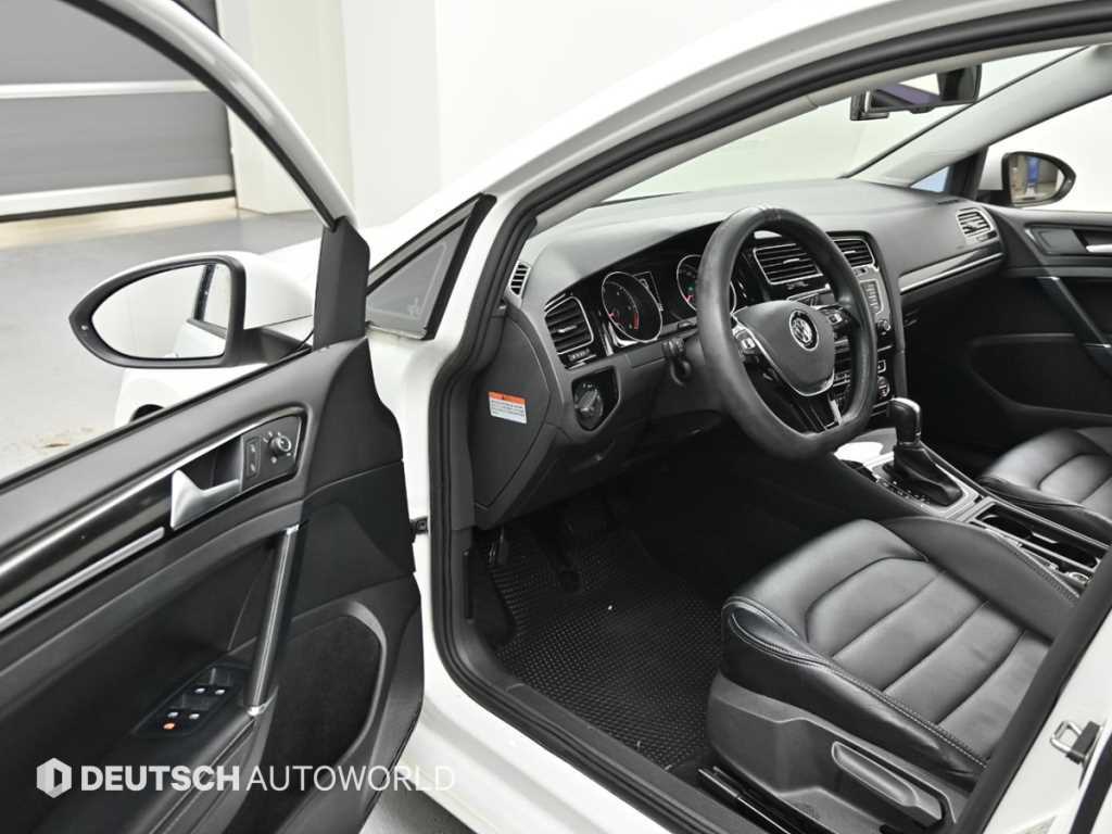 Volkswagen Golf — photo 11
