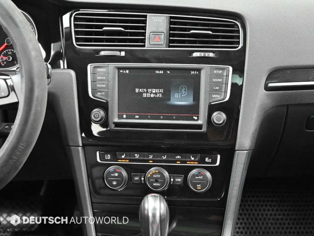 Volkswagen Golf — photo 14