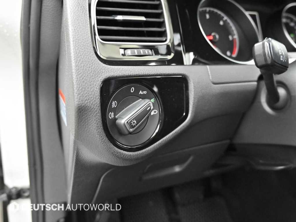 Volkswagen Golf — photo 16