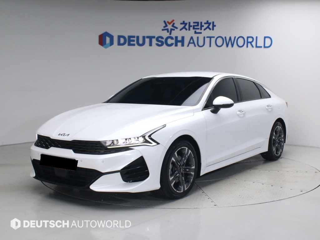 Kia K5 — photo 01