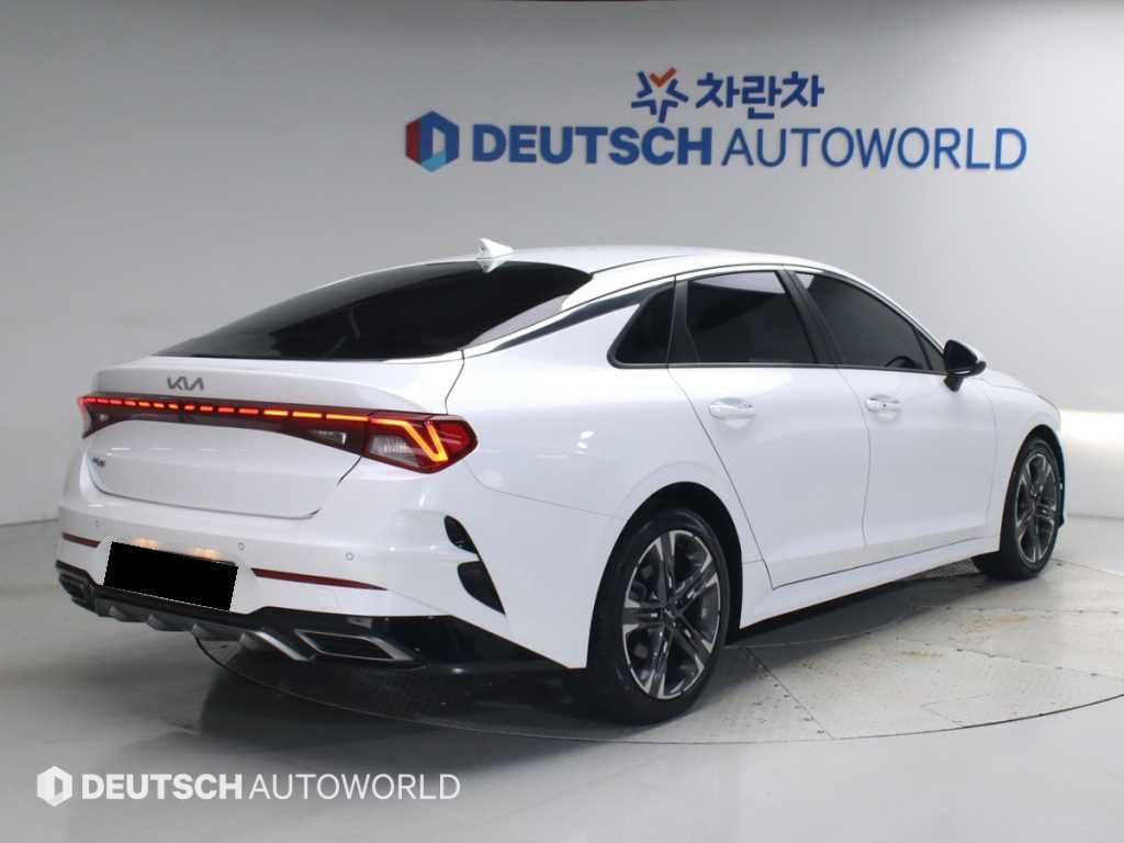Kia K5 — photo 02