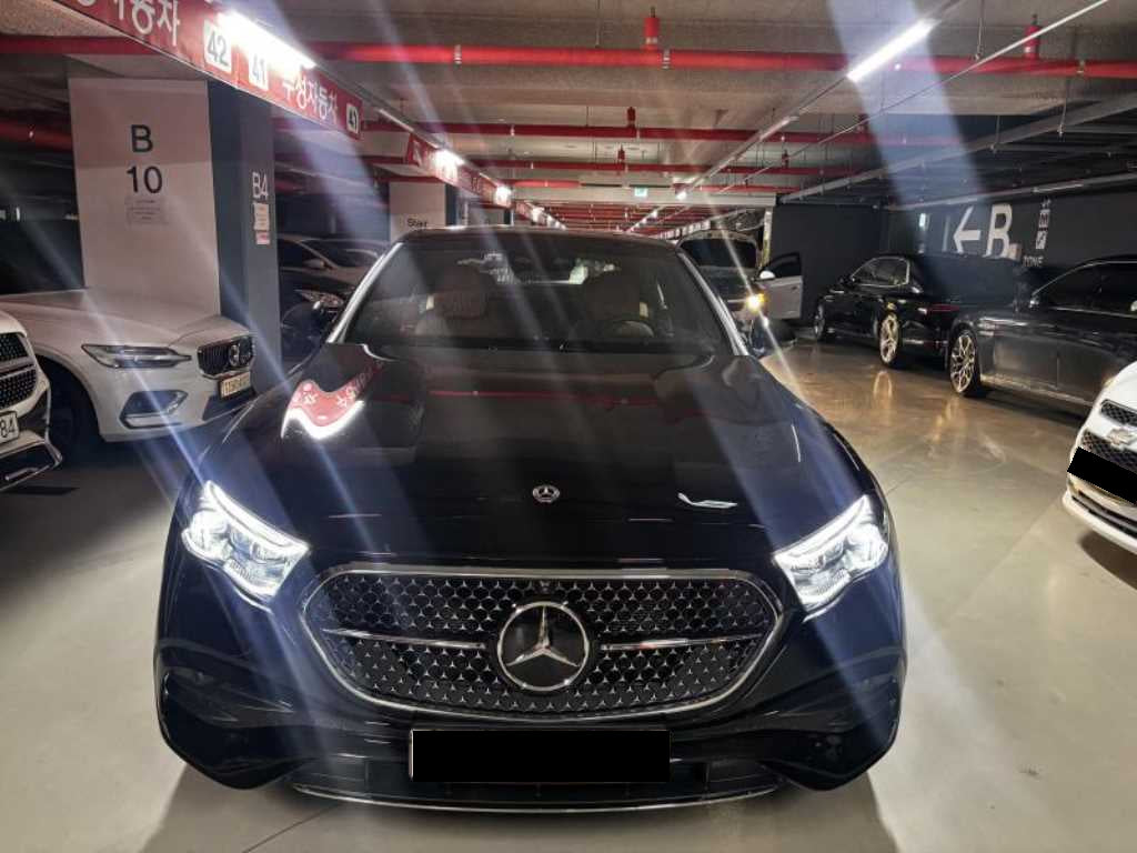Mercedes-Benz E-Class — photo 01