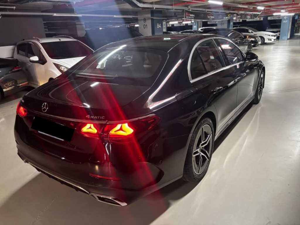 Mercedes-Benz E-Class — photo 04