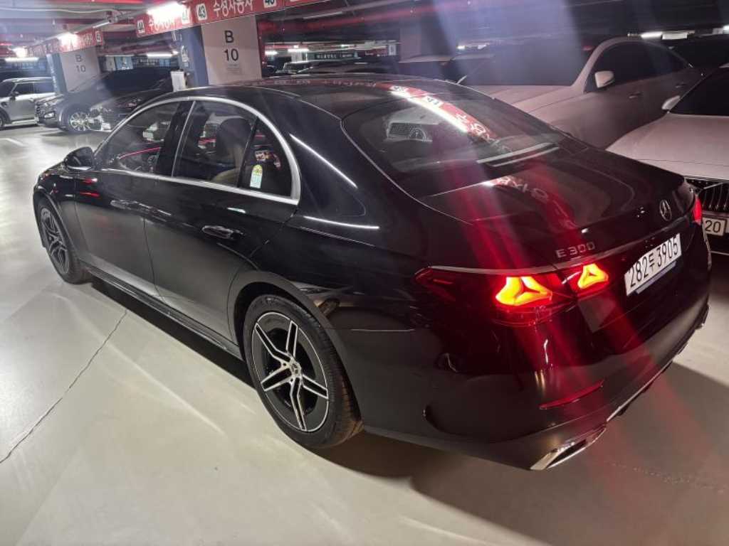 Mercedes-Benz E-Class — photo 05