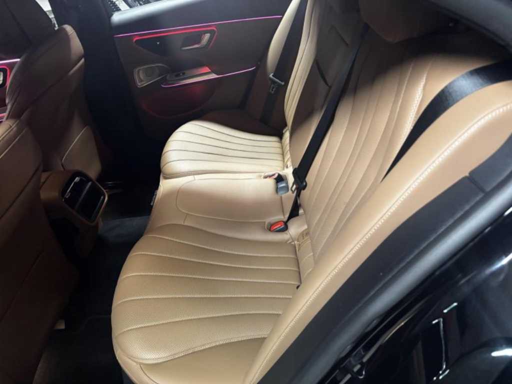 Mercedes-Benz E-Class — photo 06