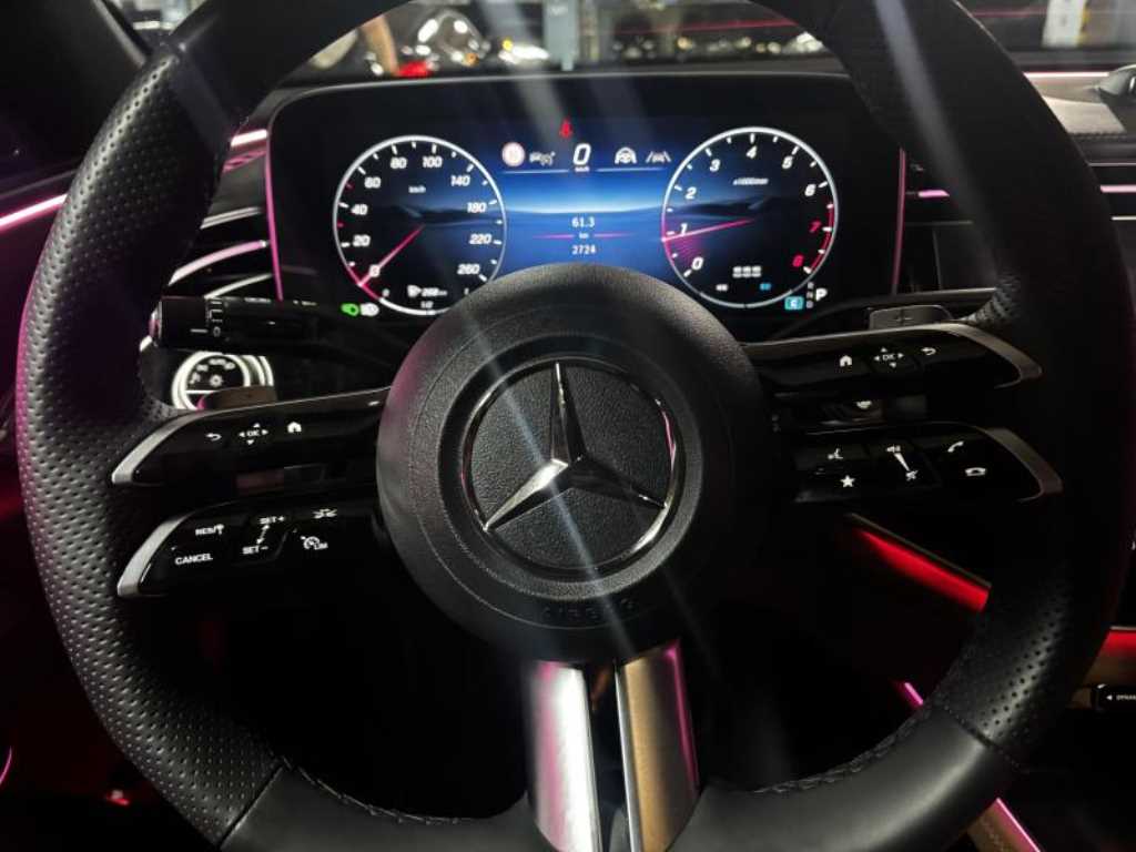 Mercedes-Benz E-Class — photo 11