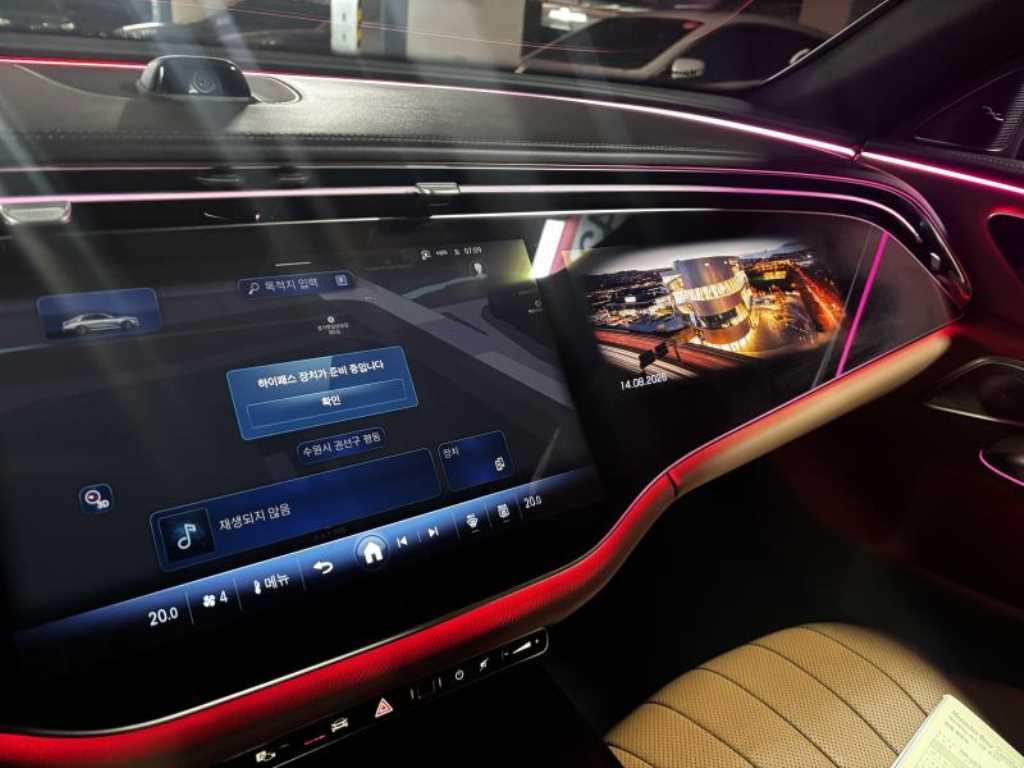 Mercedes-Benz E-Class — photo 12