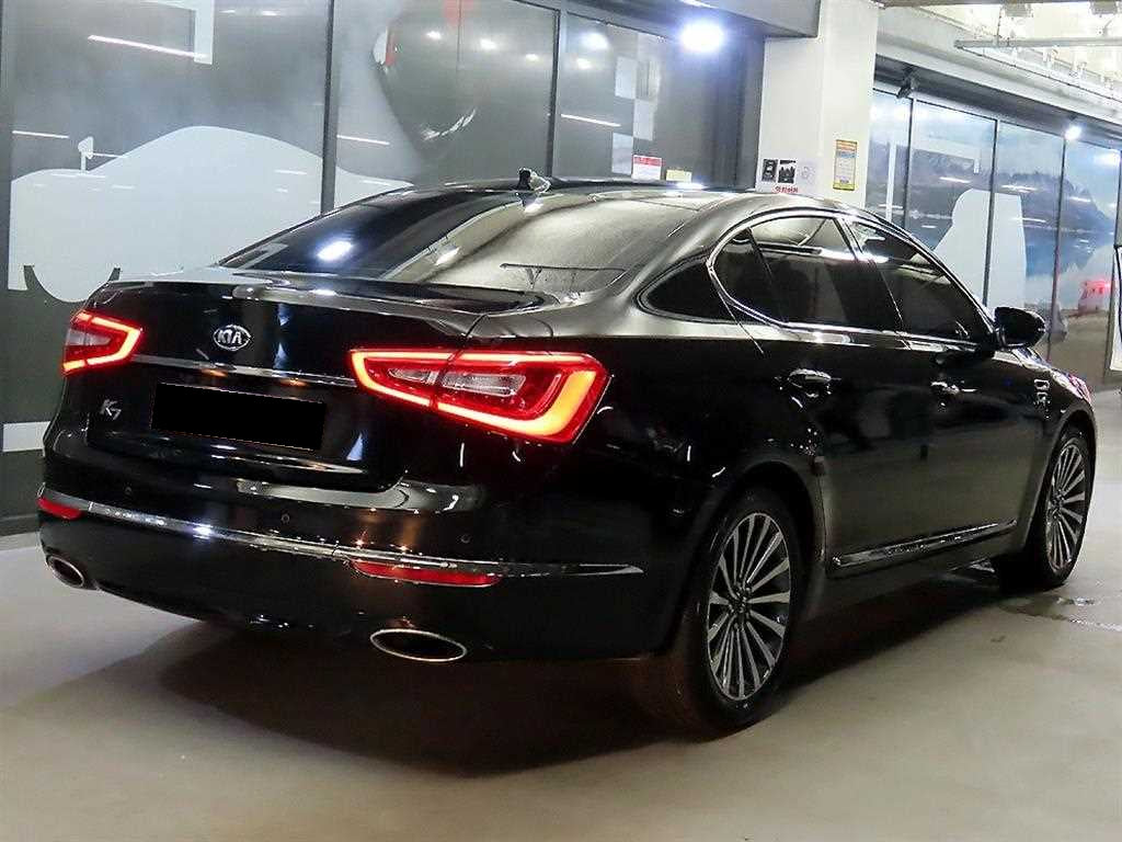 Kia K7 — photo 04