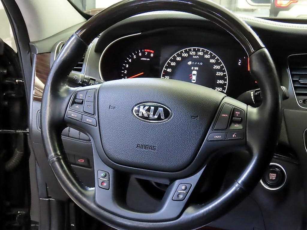 Kia K7 — photo 08