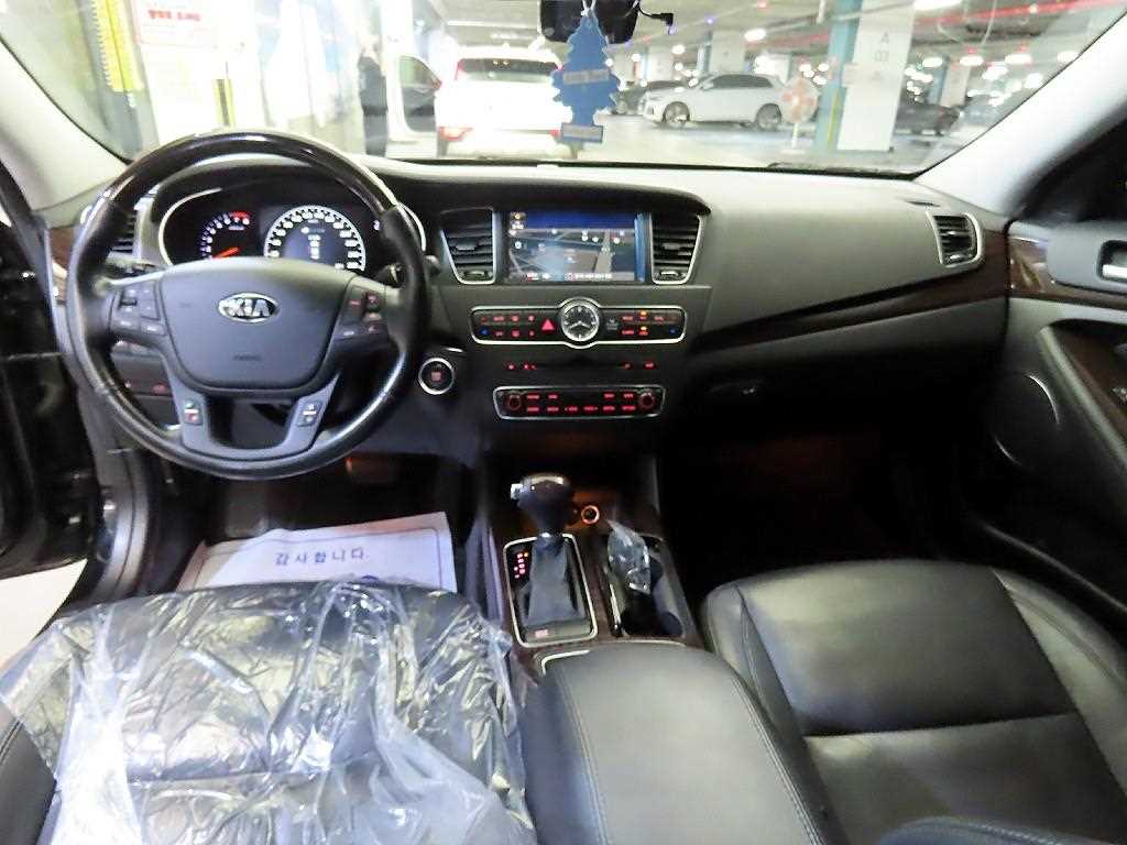 Kia K7 — photo 10
