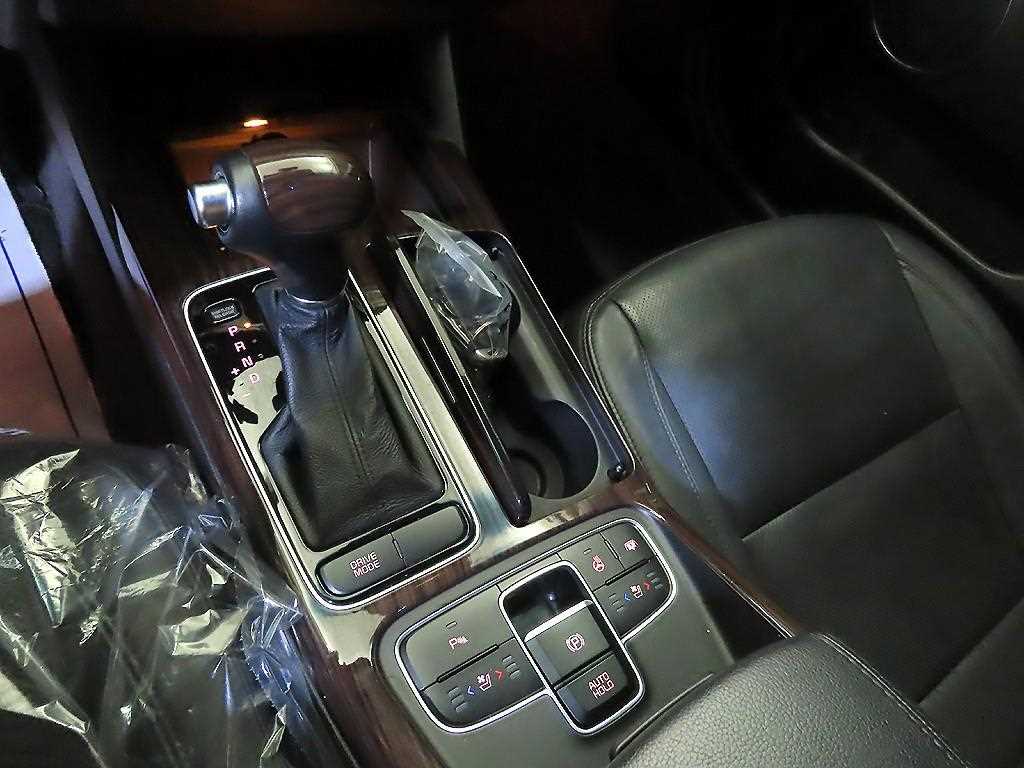 Kia K7 — photo 12