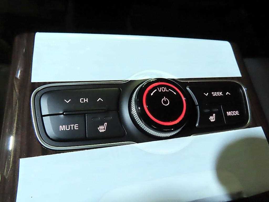 Kia K7 — photo 17