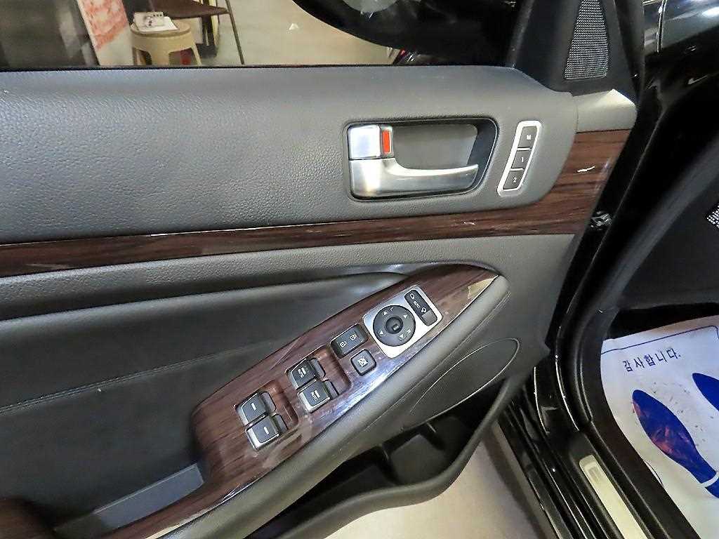 Kia K7 — photo 18
