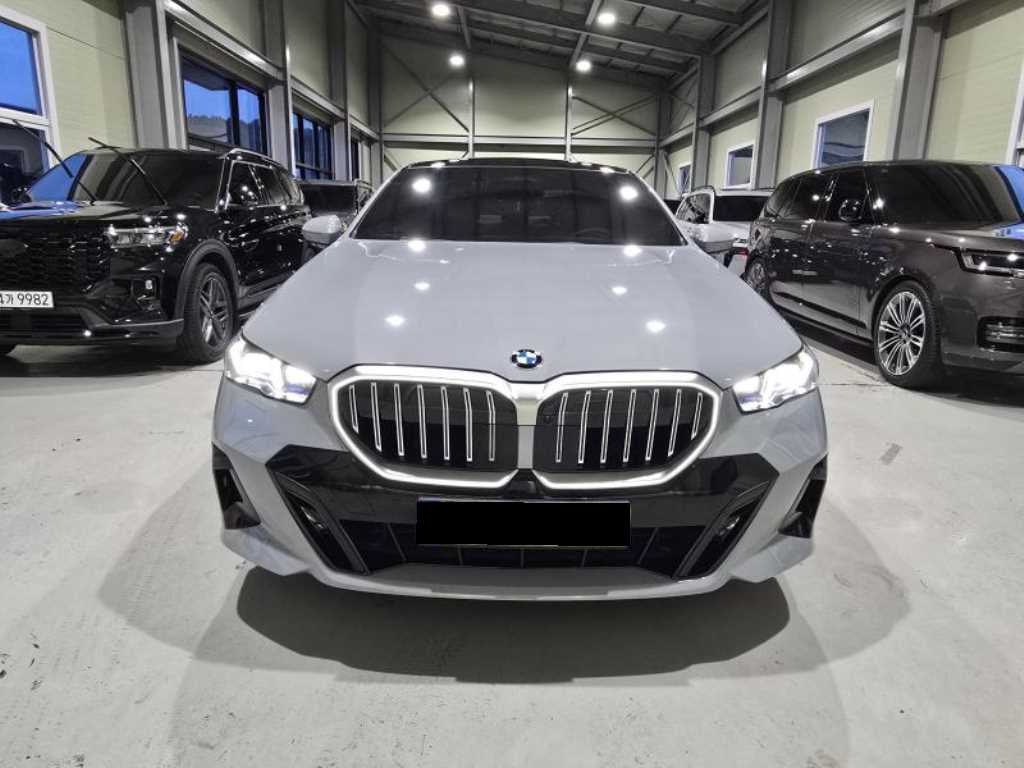 BMW 5-Series — photo 03