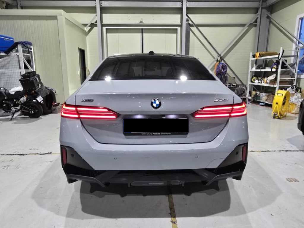 BMW 5-Series — photo 04