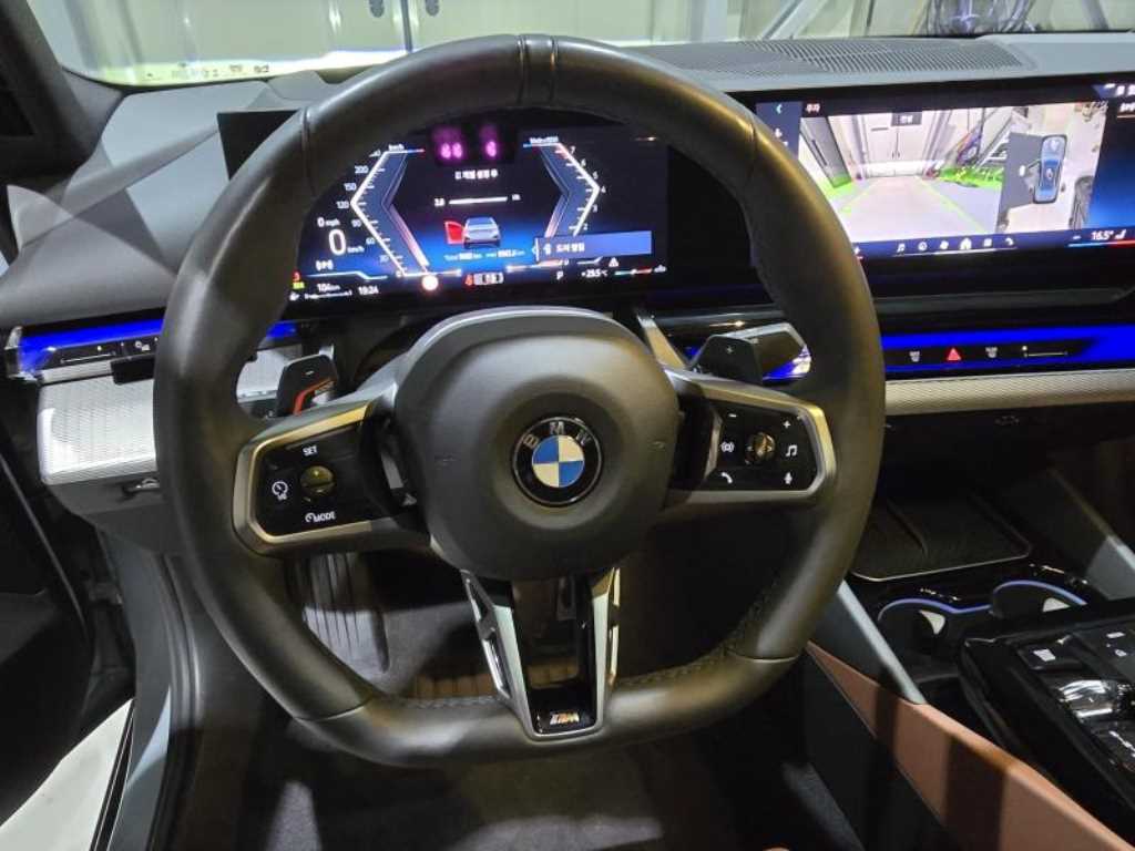 BMW 5-Series — photo 06