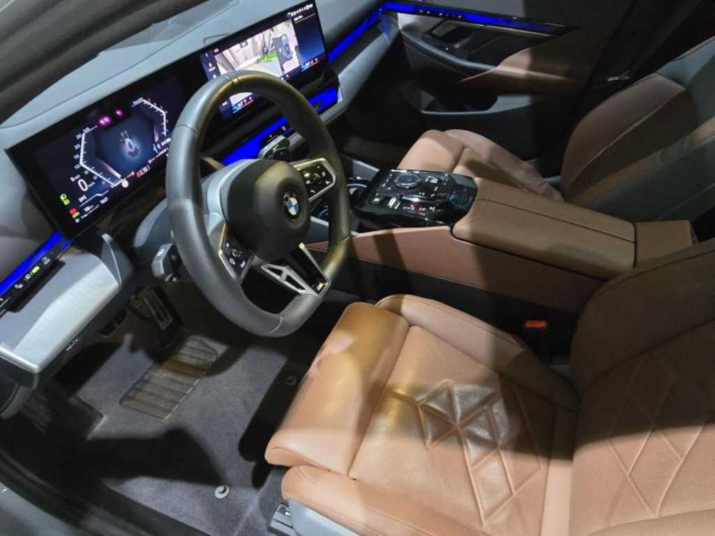 BMW 5-Series — photo 07