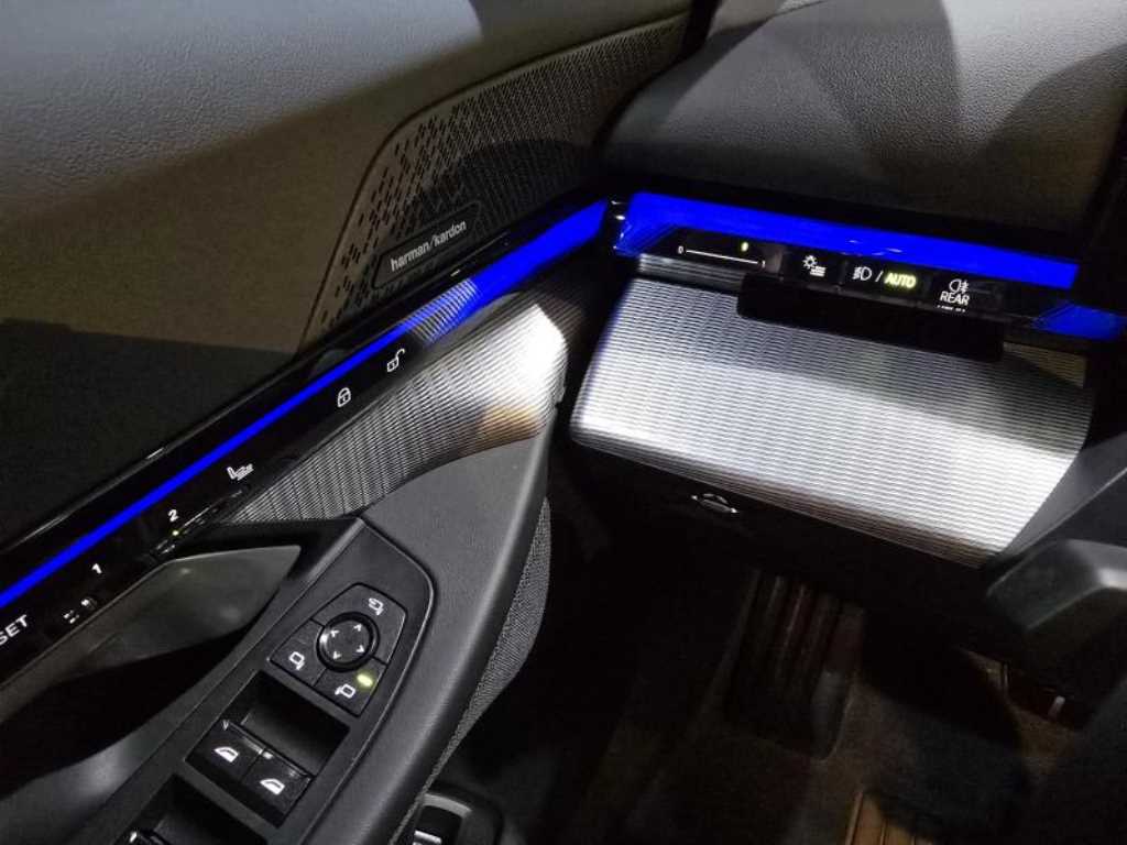 BMW 5-Series — photo 09