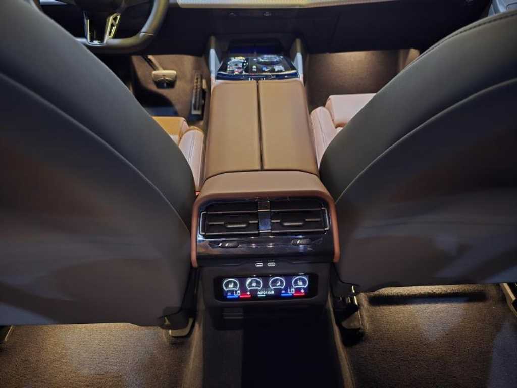 BMW 5-Series — photo 13