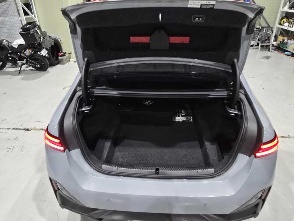 BMW 5-Series — photo 14