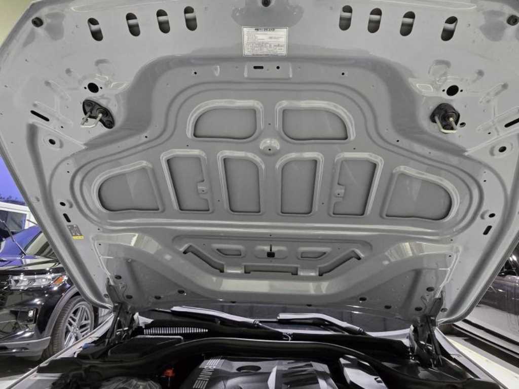 BMW 5-Series — photo 17