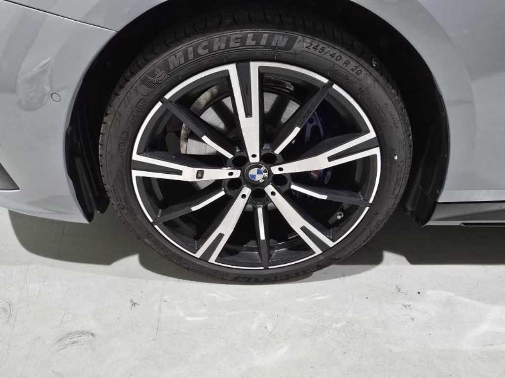 BMW 5-Series — photo 19