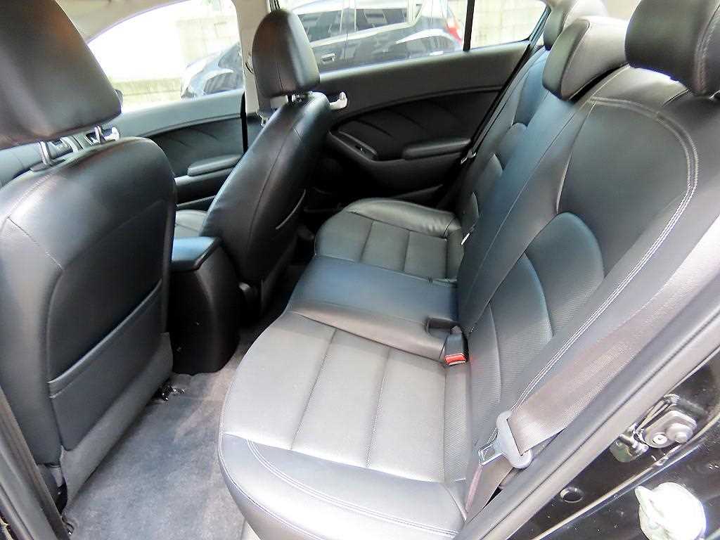 Kia K3 — photo 06
