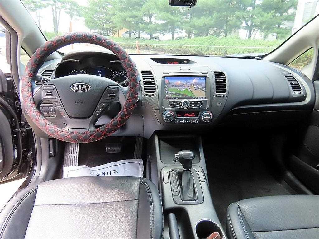 Kia K3 — photo 07