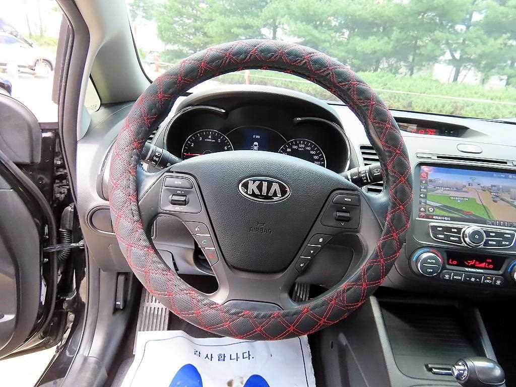 Kia K3 — photo 08