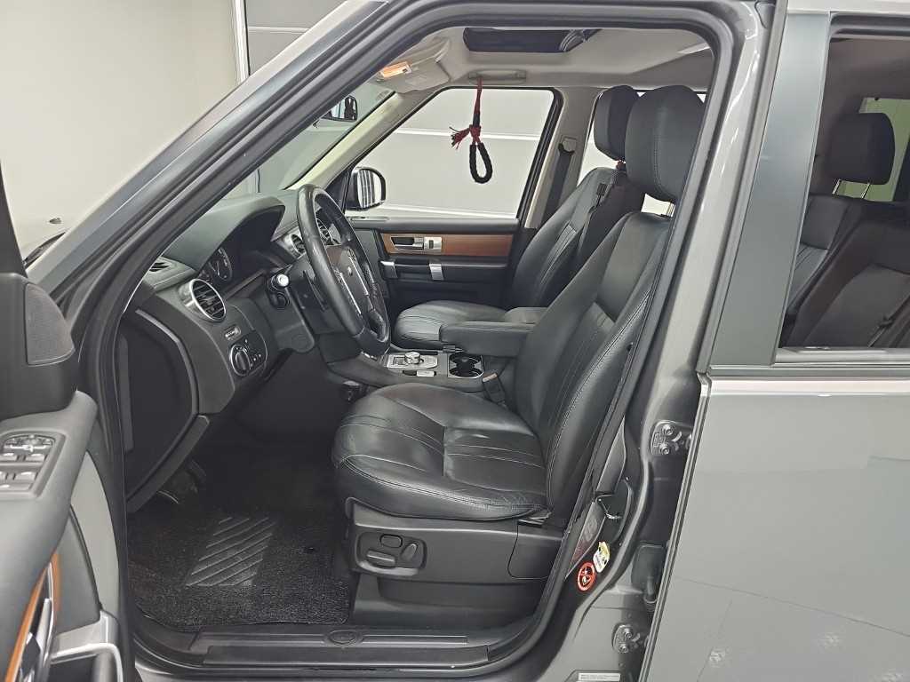 Land Rover Discovery — photo 11