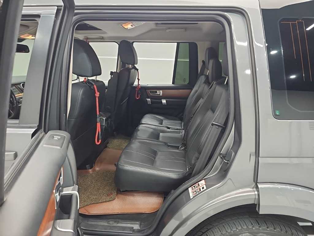 Land Rover Discovery — photo 12
