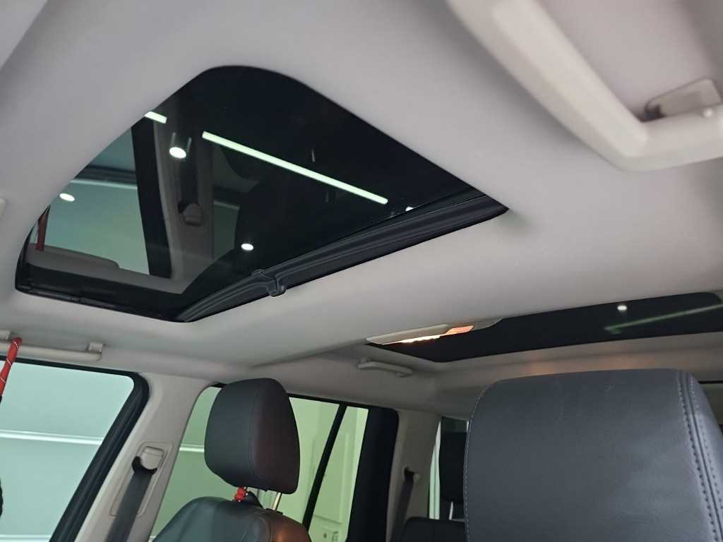 Land Rover Discovery — photo 14