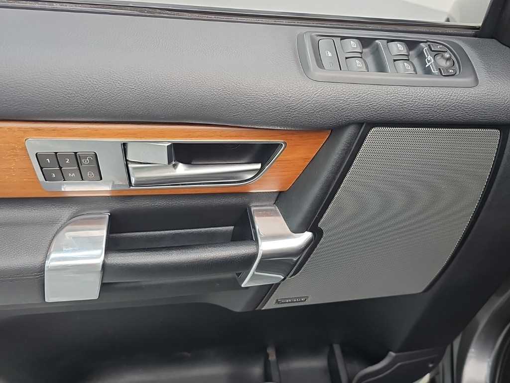 Land Rover Discovery — photo 17