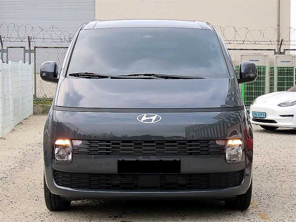 Hyundai Staria — photo 01
