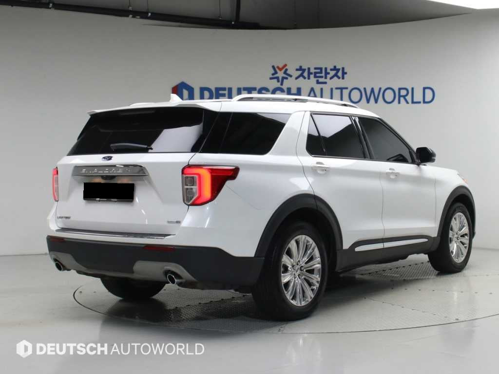 Ford Explorer — photo 02