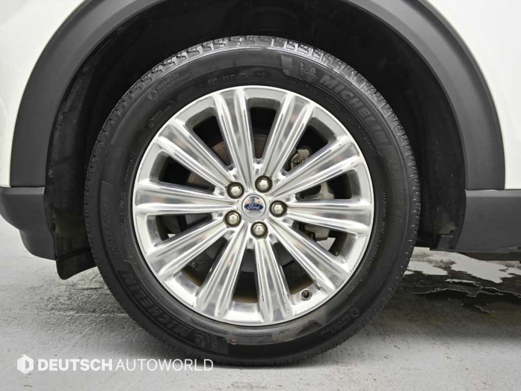 Ford Explorer — photo 05