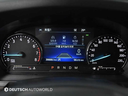 Ford Explorer — photo 08