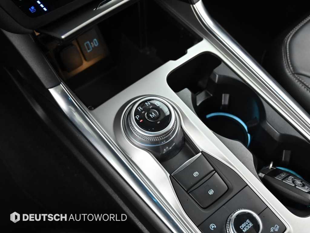 Ford Explorer — photo 09