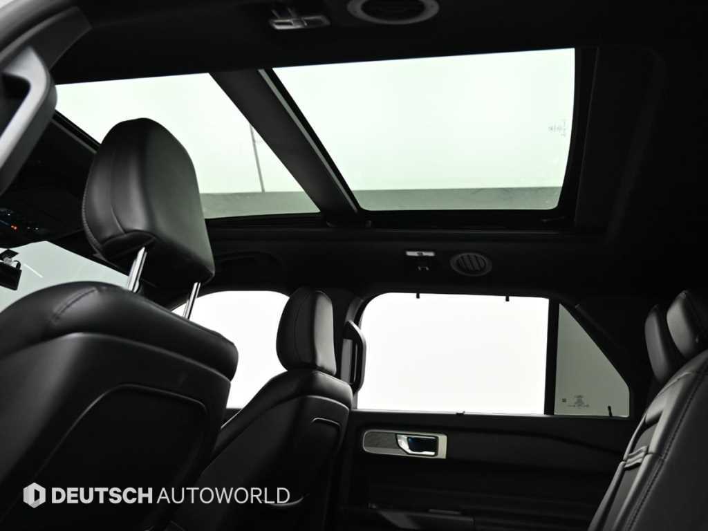 Ford Explorer — photo 18