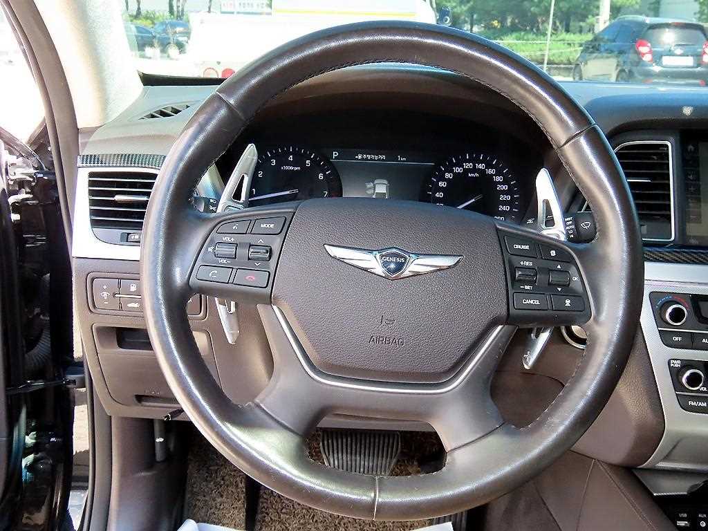 Genesis G80 — photo 08