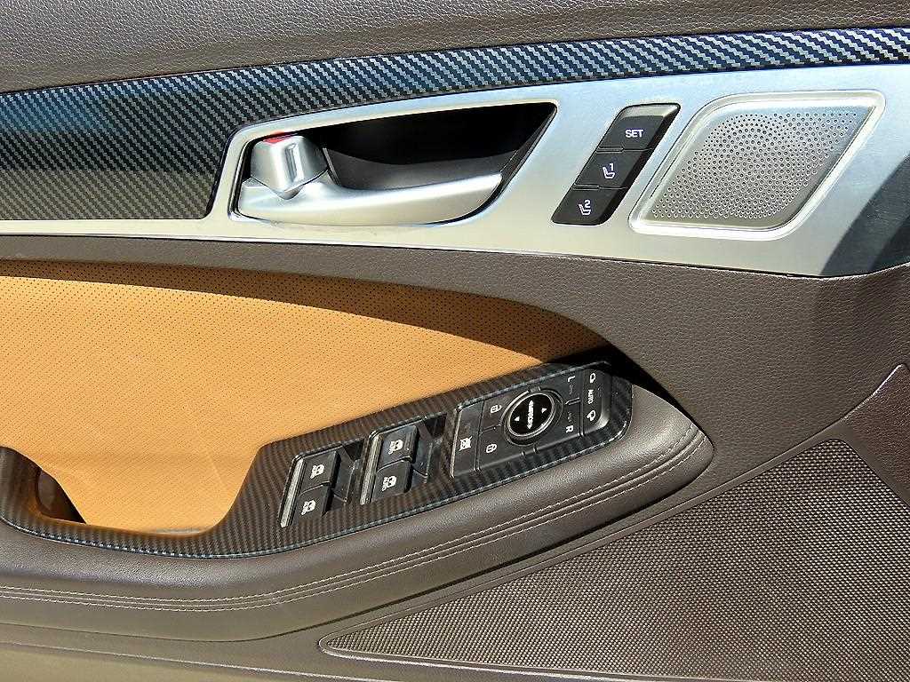 Genesis G80 — photo 12