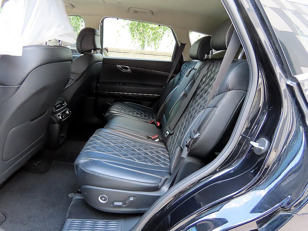 Genesis GV80 — photo 06