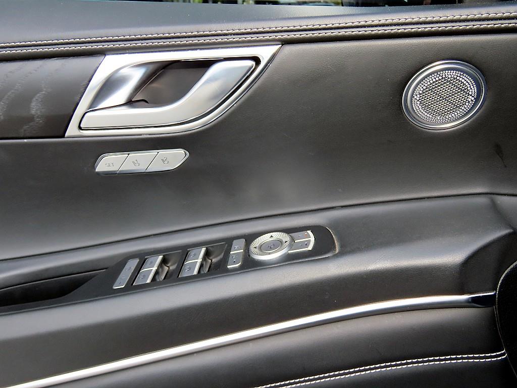Genesis GV80 — photo 12
