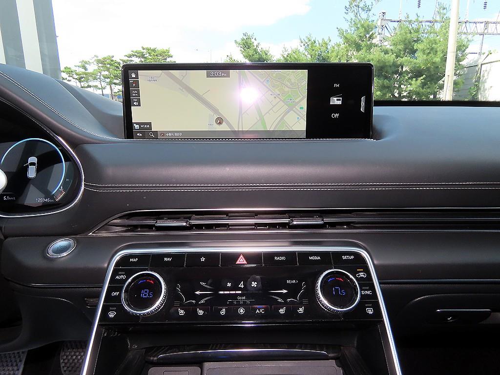 Genesis GV80 — photo 14
