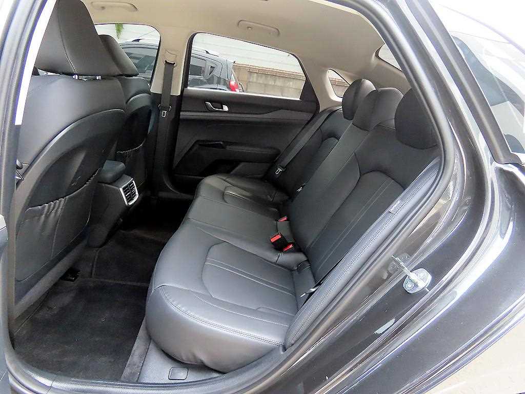 Kia K5 — photo 06